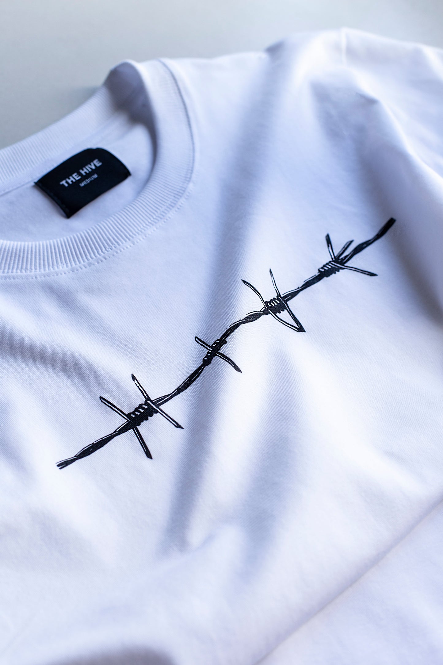 WIRE TEE IN WHITE