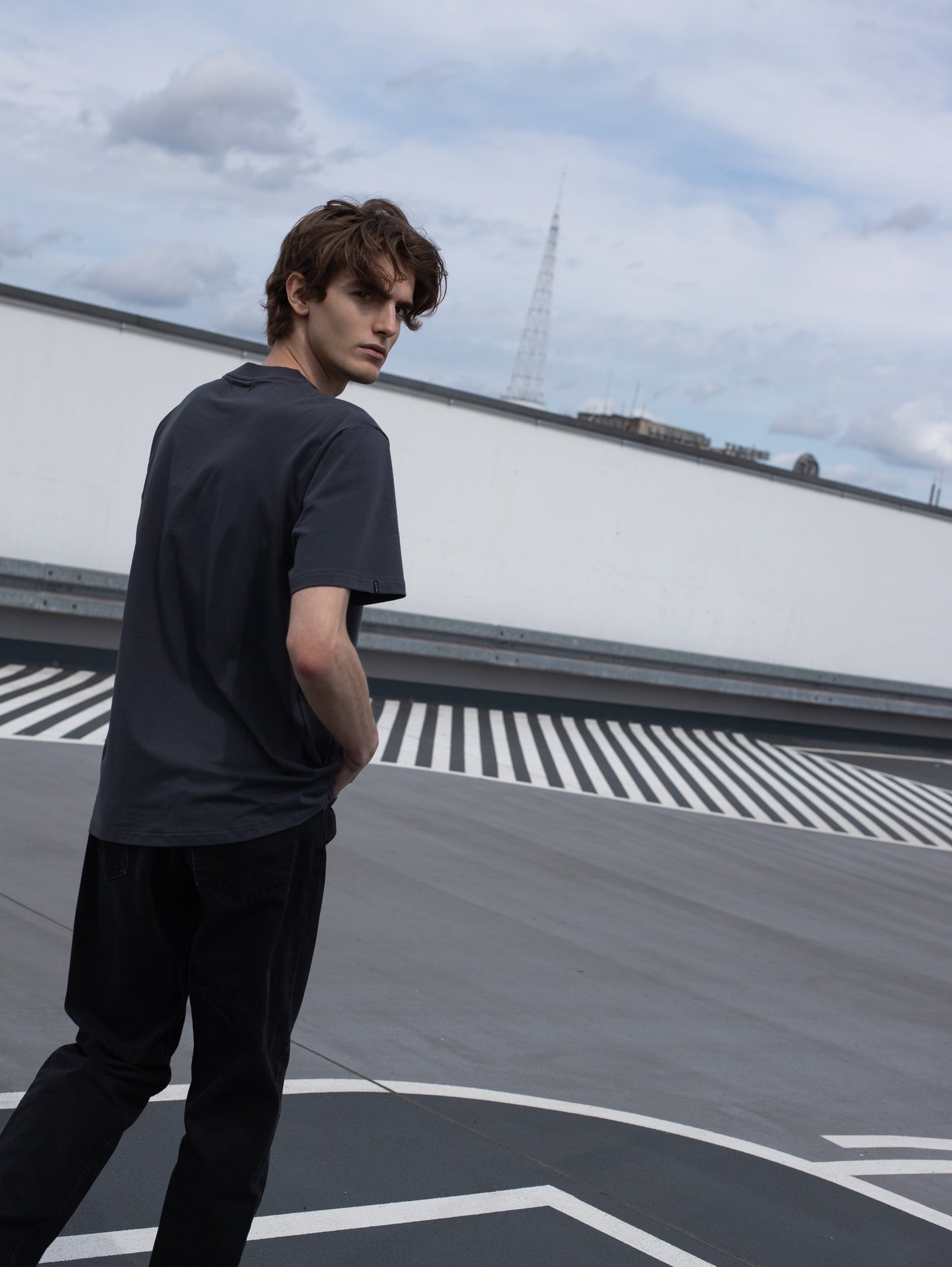 SIMPLE ANTHRACITE PREMIUM TEE